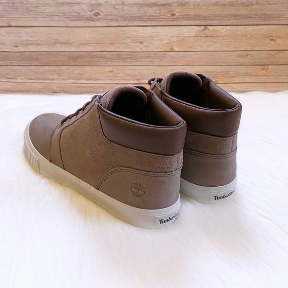 Timberland Women’s Skyla Bay Chukka Boots In Taupe - Picture 2 of 7